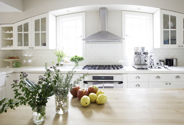 white kitchen with modern farmhouse craftsman details | tiffany wendel house tour via coco+kelley