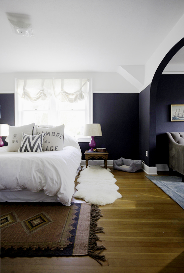 navy blue bedroom with fuchsia lamps and vintage rug | tiffany wendel house tour via coco+kelley