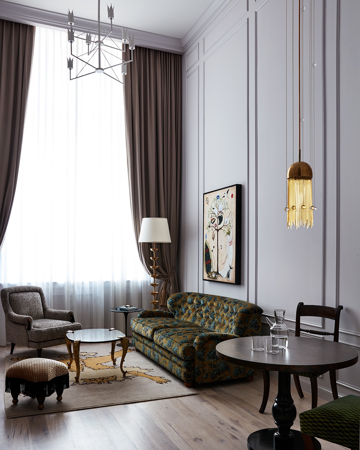 modern granny chic royal living room style |  maison de la luz