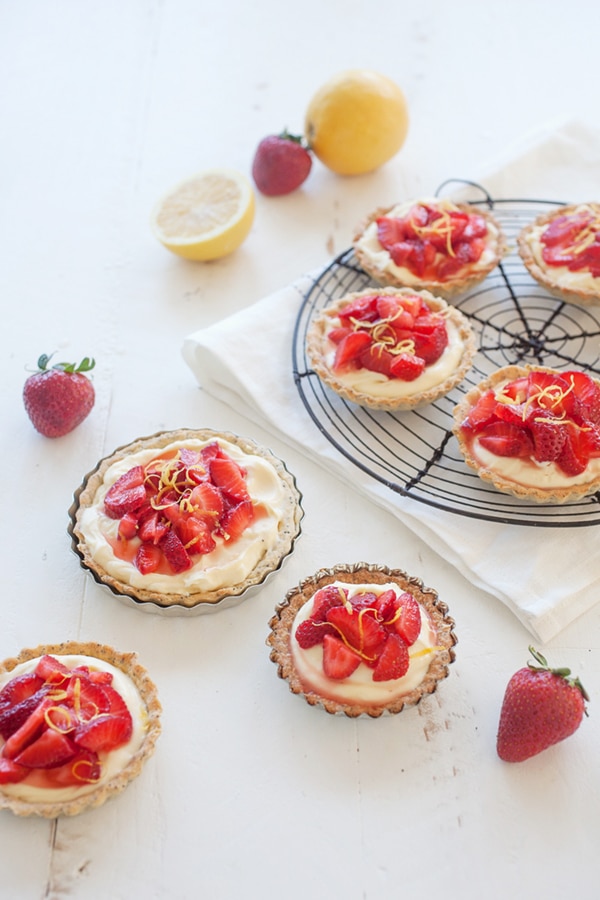 the most delicious summer dessert flavors! strawberry lemon tarts with poppy seed crust | recipe via coco kelley