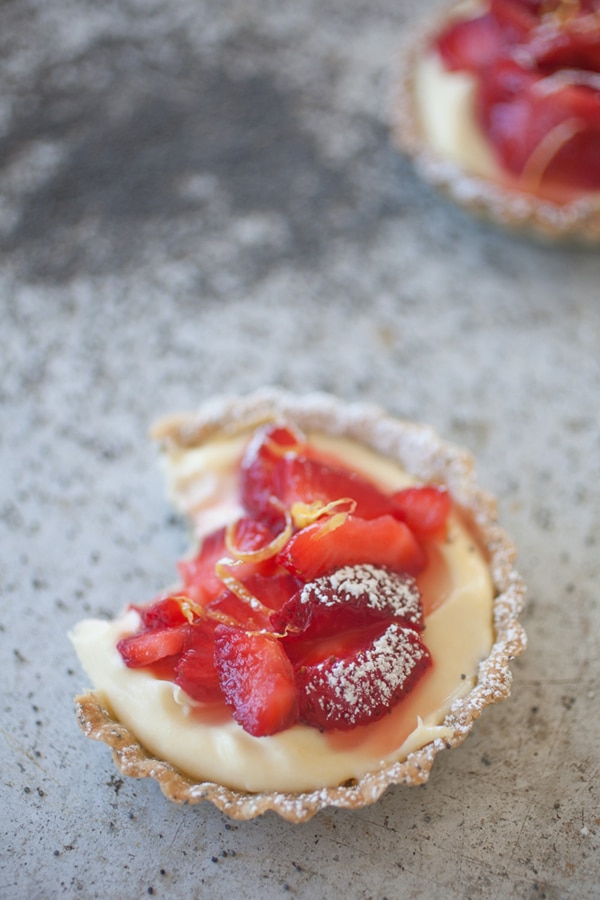 the most delicious summer dessert flavors! strawberry lemon tarts with poppy seed crust | recipe via coco kelley