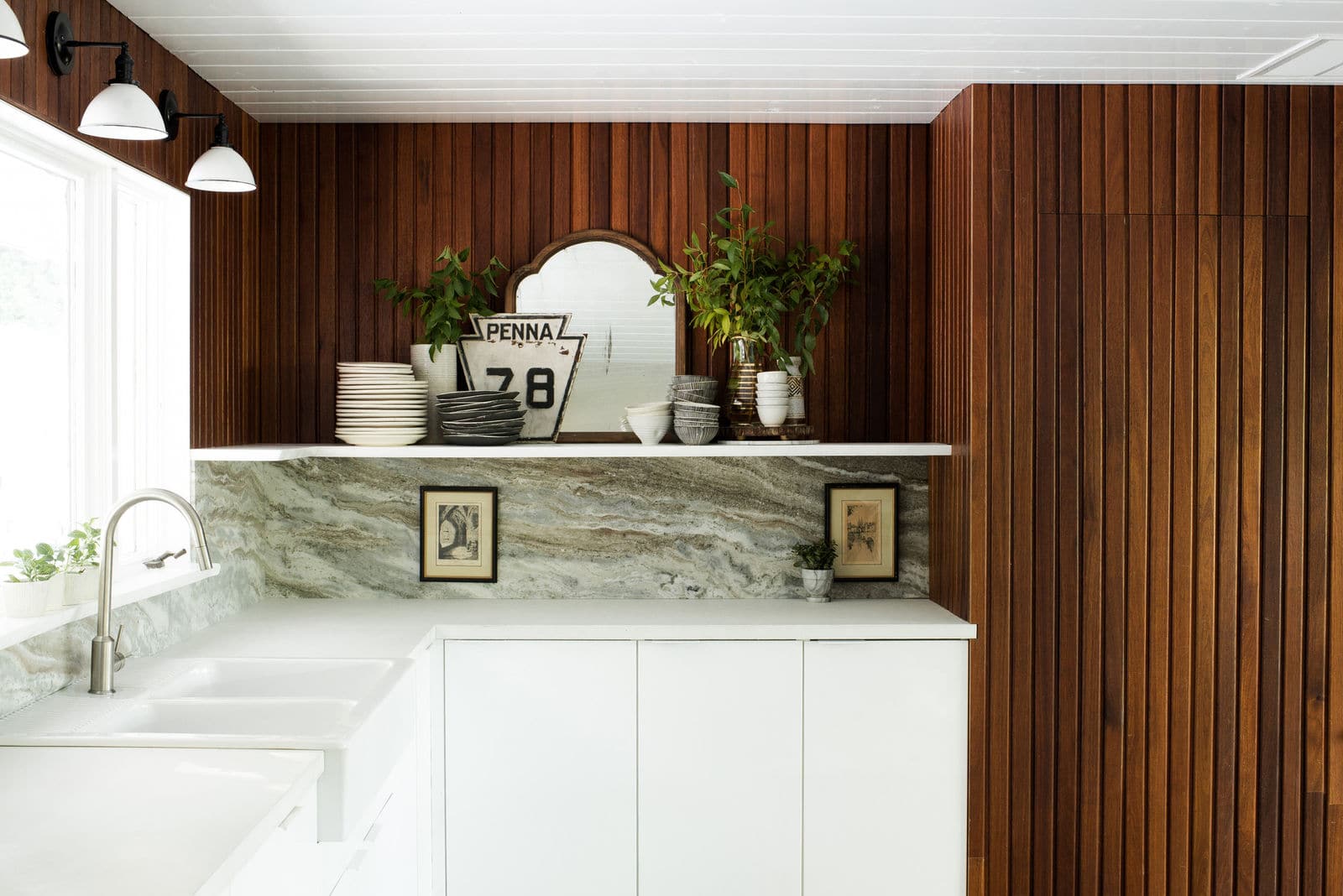 luxe marble backsplash in this updated mid-century style kitchen | house tour on coco kelley