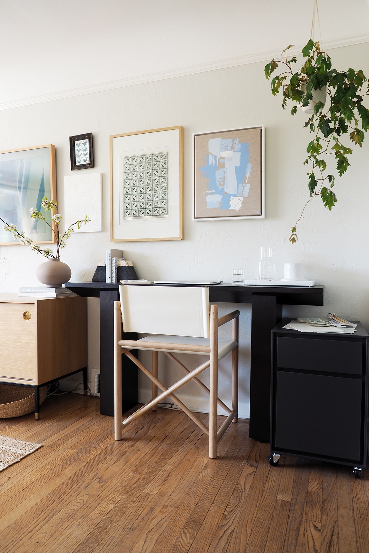 a-flexible-work-from-home-space-is-a-desk-by-day-and-styled-console-by-night-coco-kelley-for-crate-and-barrel