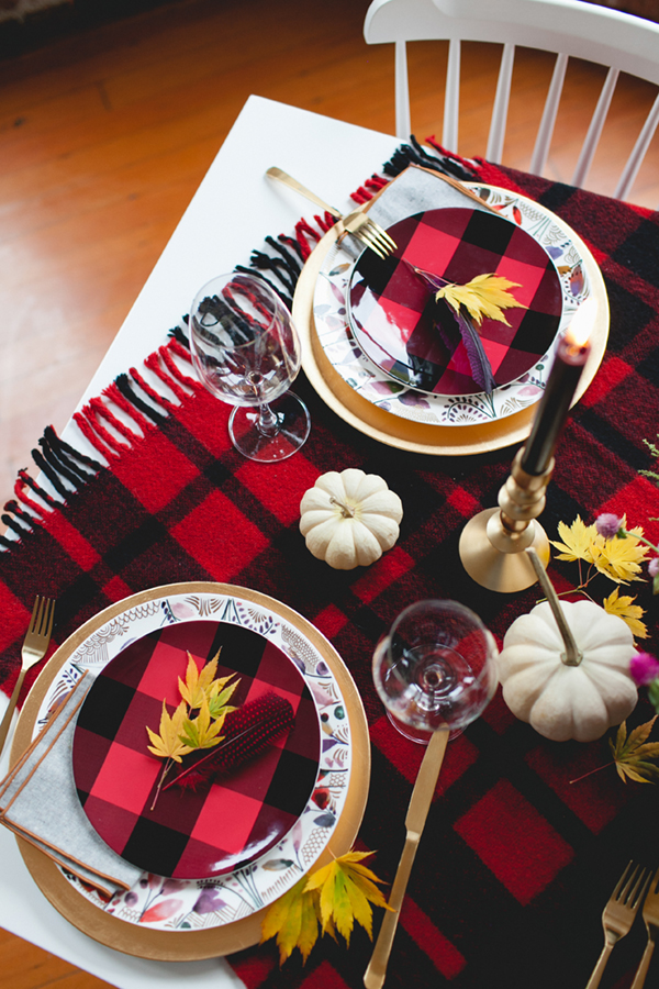 mixed floral and plaid tabletop for thanksgiving or fall entertaining| coco +kelley