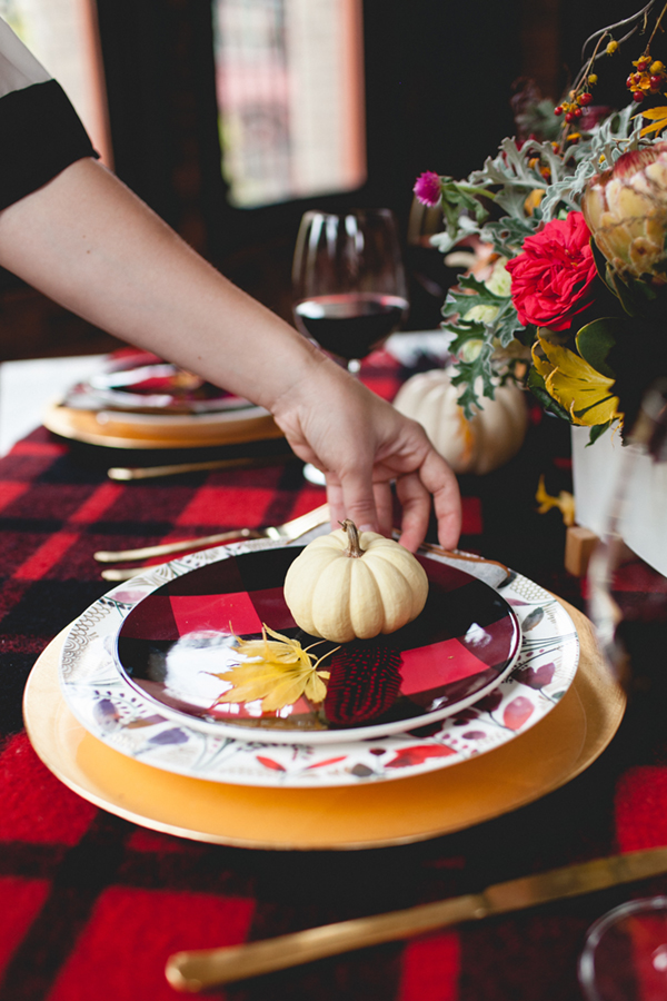 tips to setting a cozy thanksgiving tabletop with coco+kelley