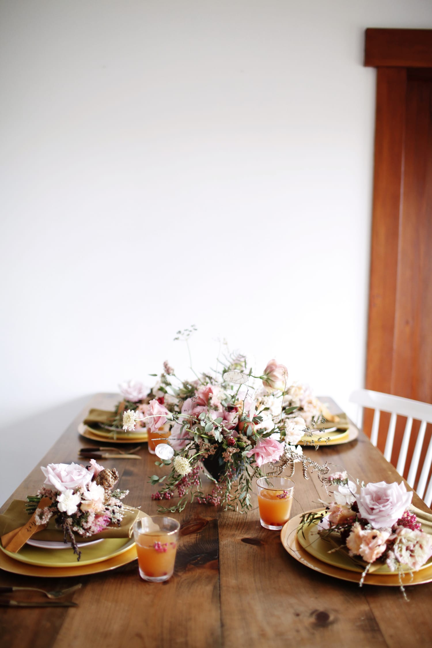 a simple thanksgiving table that's all about gathering friends | via coco kelley