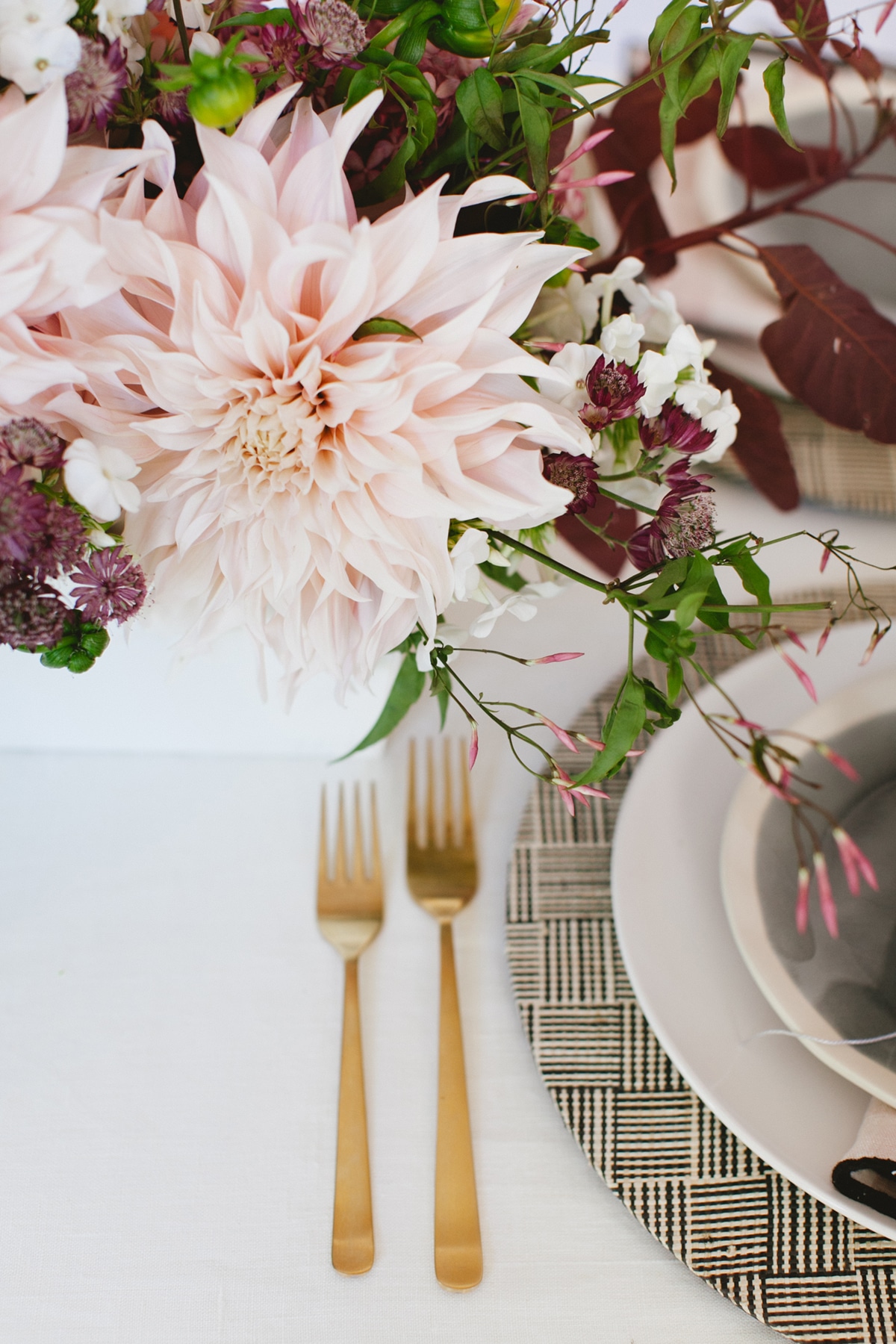 a simple bridesmaid brunch table setting | coco kelley