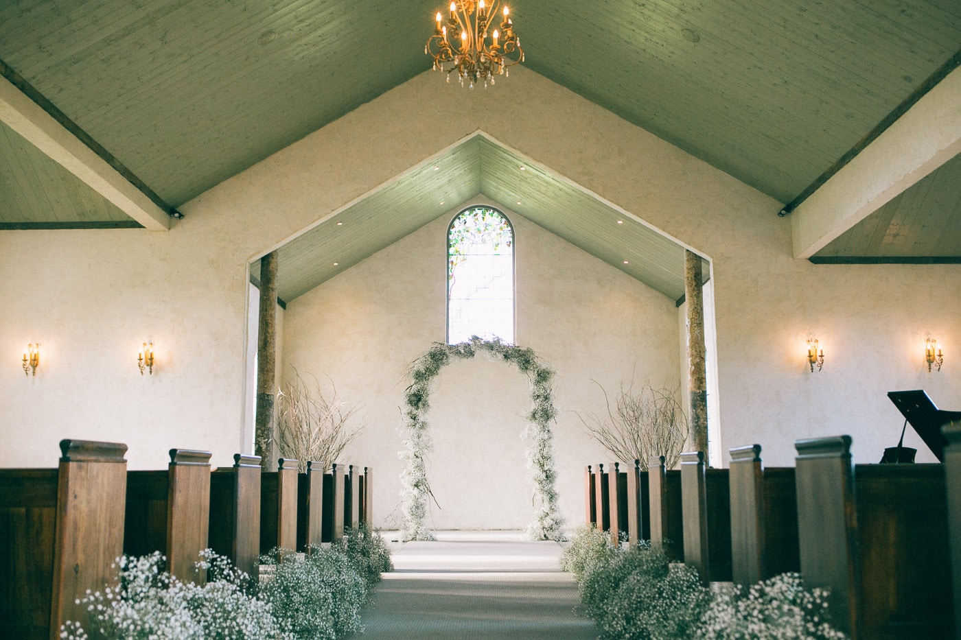 a simple chapel and baby's breath arch and decor | via coco kelley