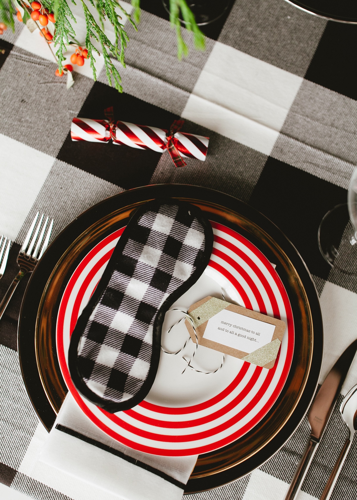 a traditional plaid christmas tabletop gets a modern twist | coco kelley-2
