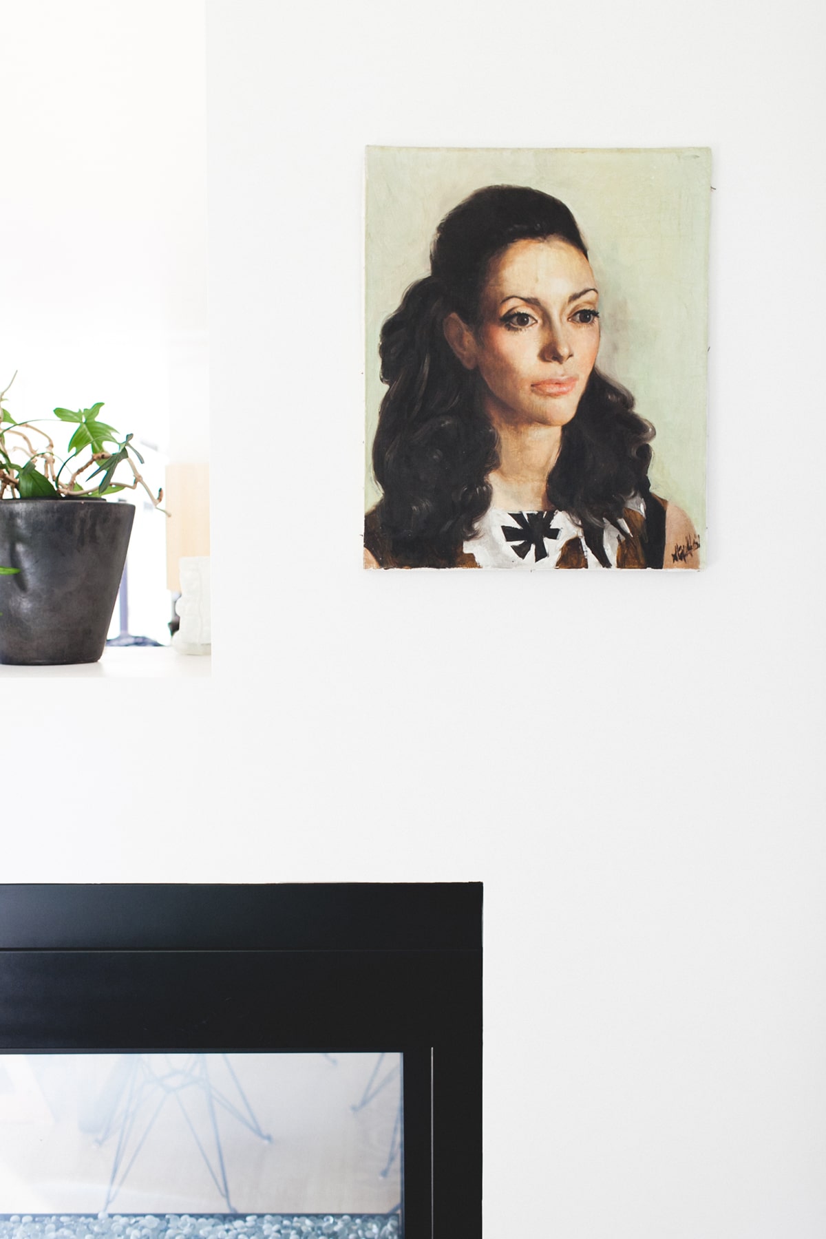a vintage portrait in a modern living room | emerald studio for coco kelley