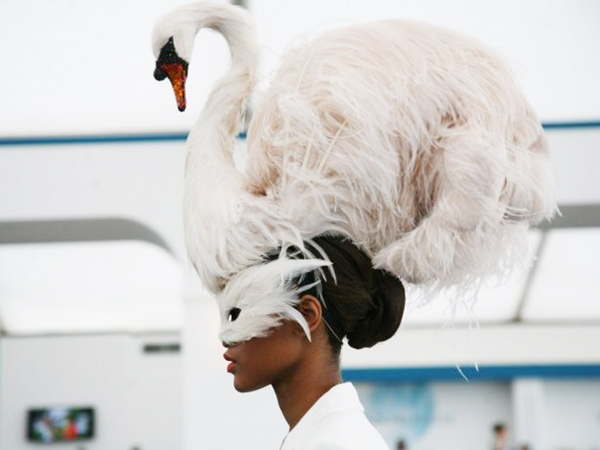 swan hat at royal ascot | via vouge