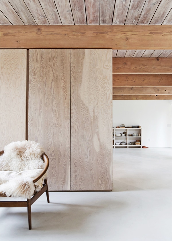 scandinavian modern minimalist living area with cozy textiles | via coco kelleyjpg