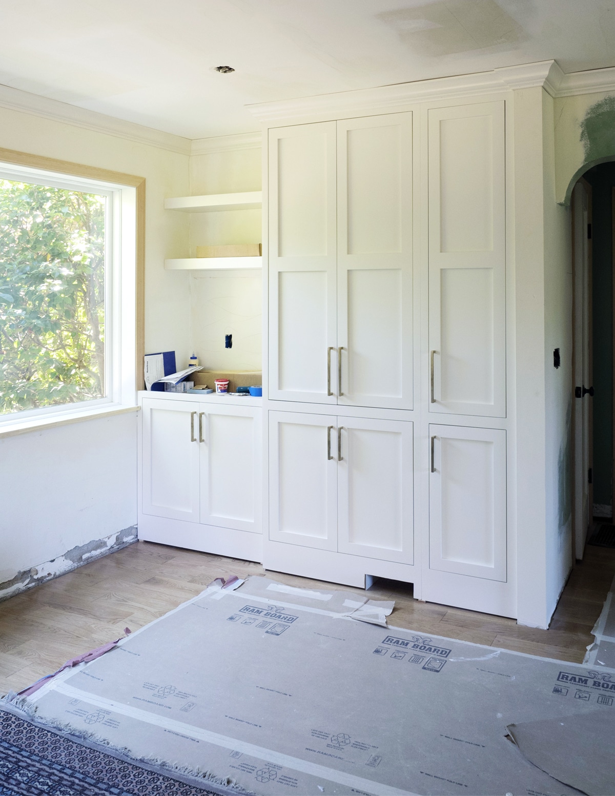 coco kelley kitchen update - our breakfast nook cabinets