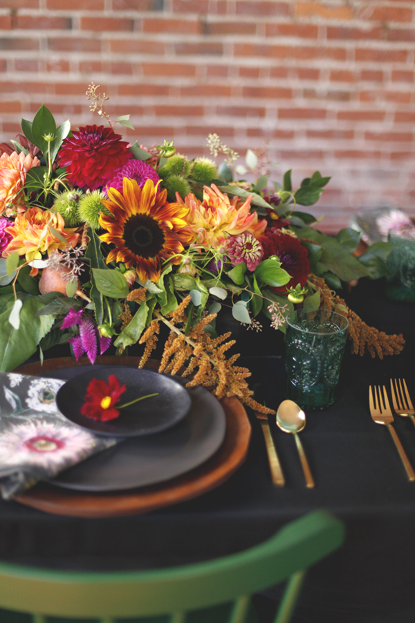a rich floral table setting for fall entertaining // coco+kelley