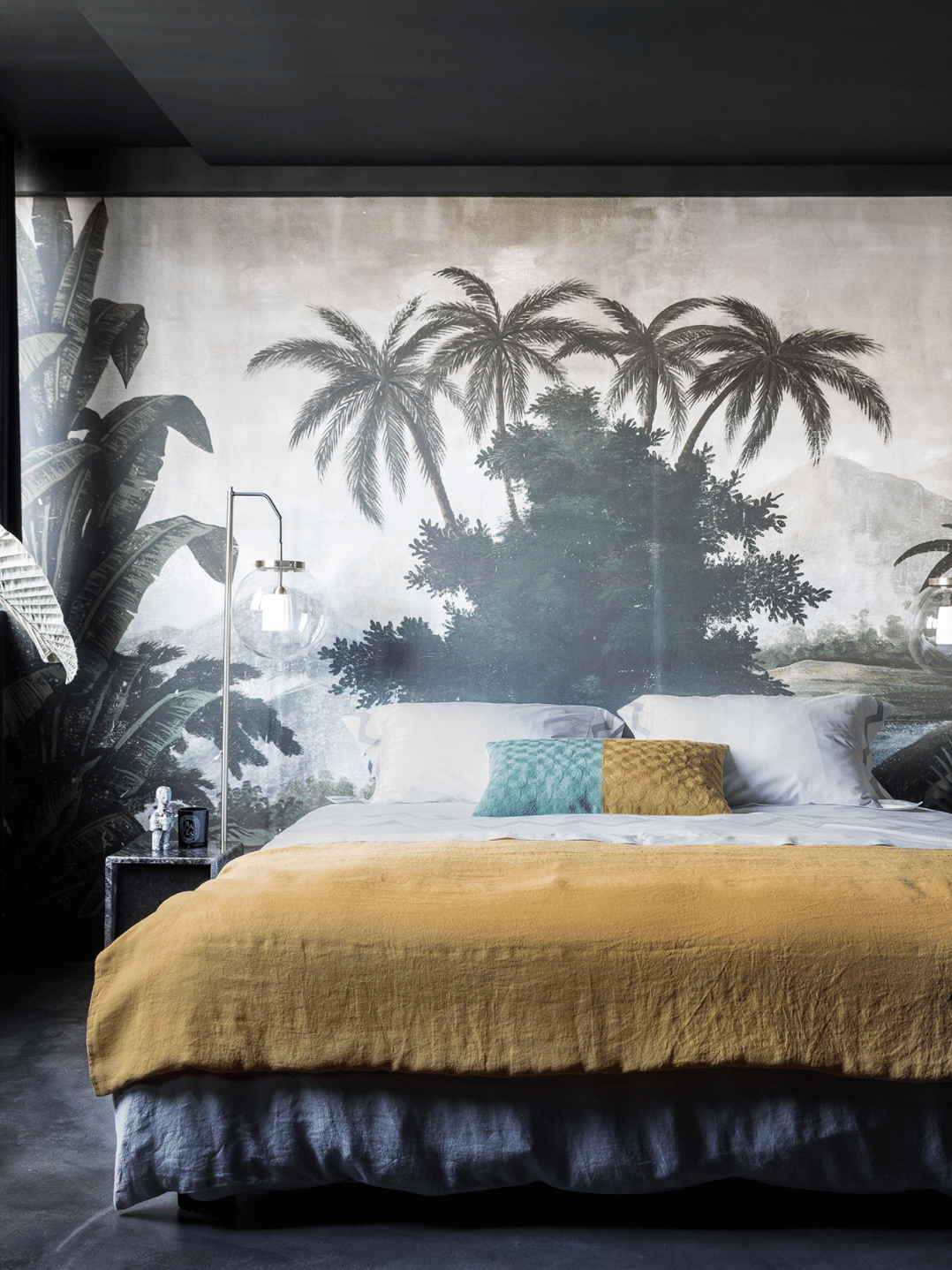 dark tropical wallpaper bedroom | via coco kelley