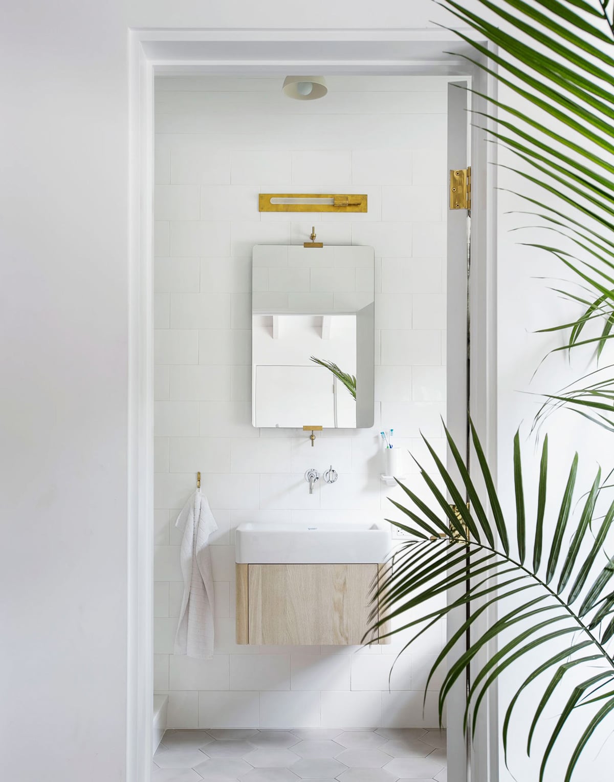gorgeous small modern bathroom | light and airy house tour on coco kelley