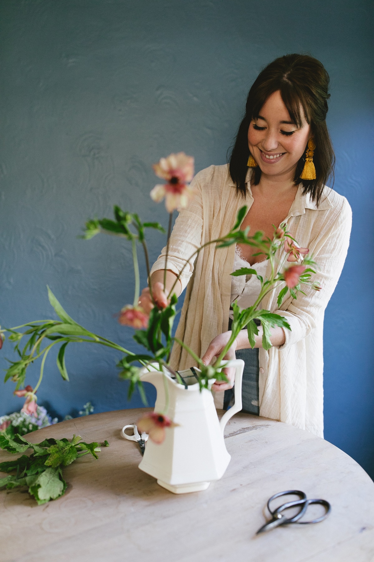 how to arrange bursting spring florals in a pitcher | floral tutorial on coco kelley