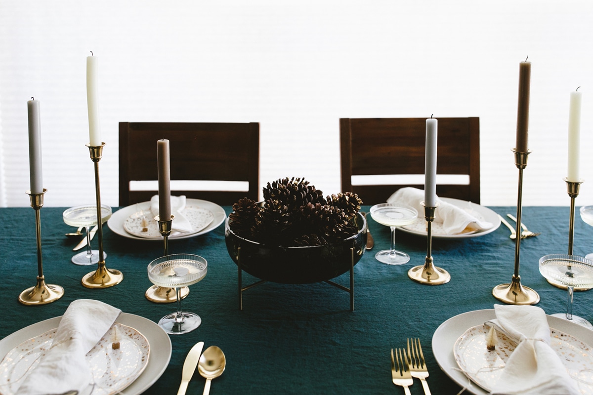 how to create the perfect modern holiday tabletop | coco kelley