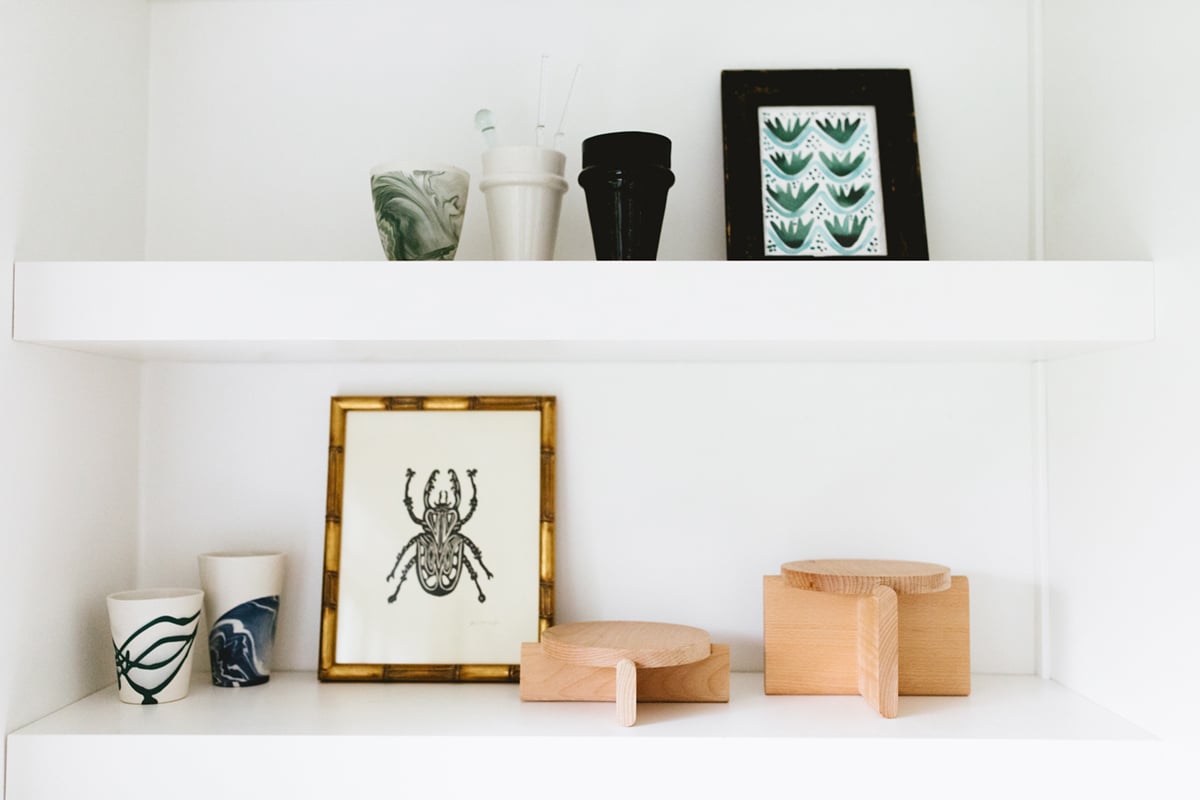 how to style your bookshelves with pedestals, art and objets | coco kelley