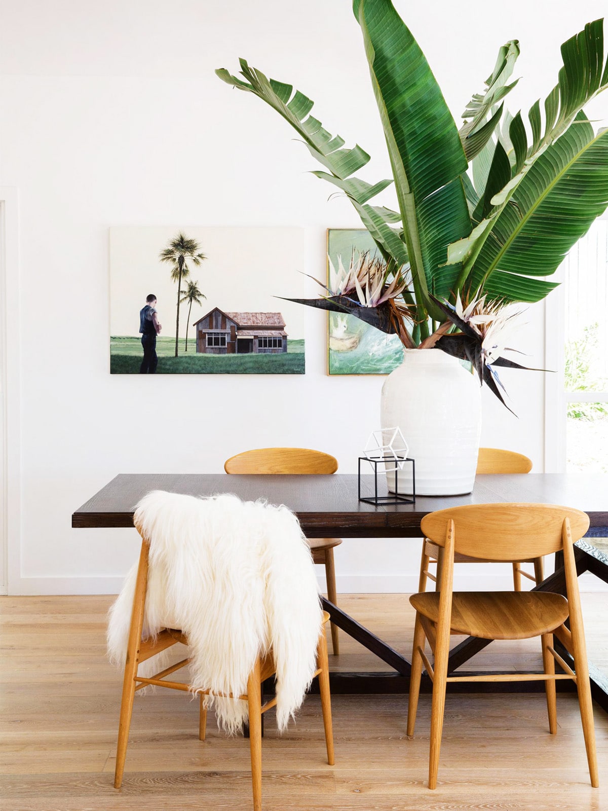 just a touch of tropical in a minimalist midcentury dining room | via coco kelley