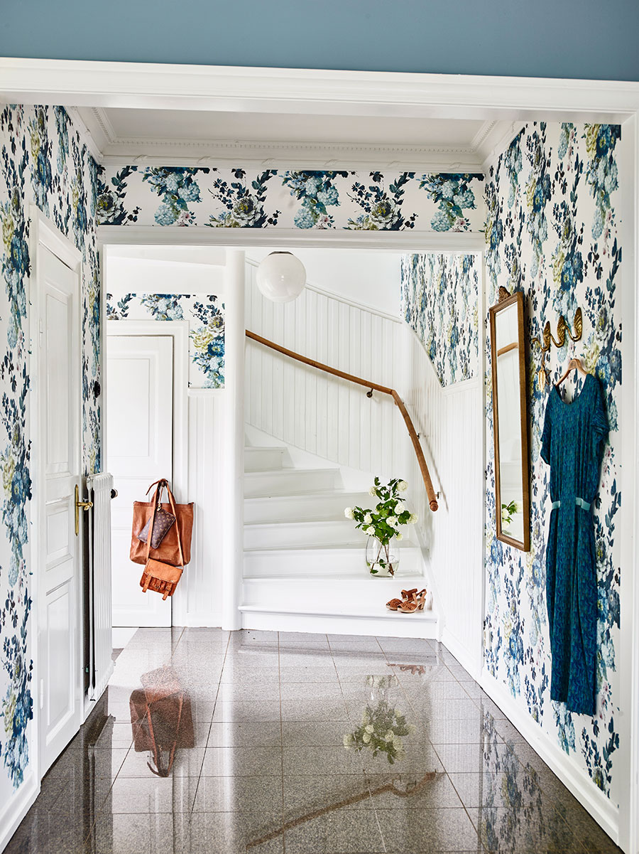 Kristin Lagerqvist's blue and white wallpapered entryway | Swedish house tour via coco kelley