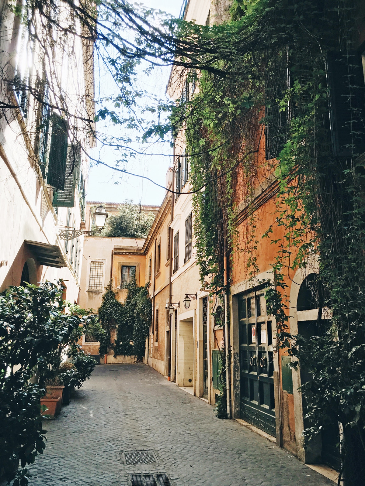 the alley way leading to our B&B was the most charming hidden spot | Rome travel guide from coco kelley