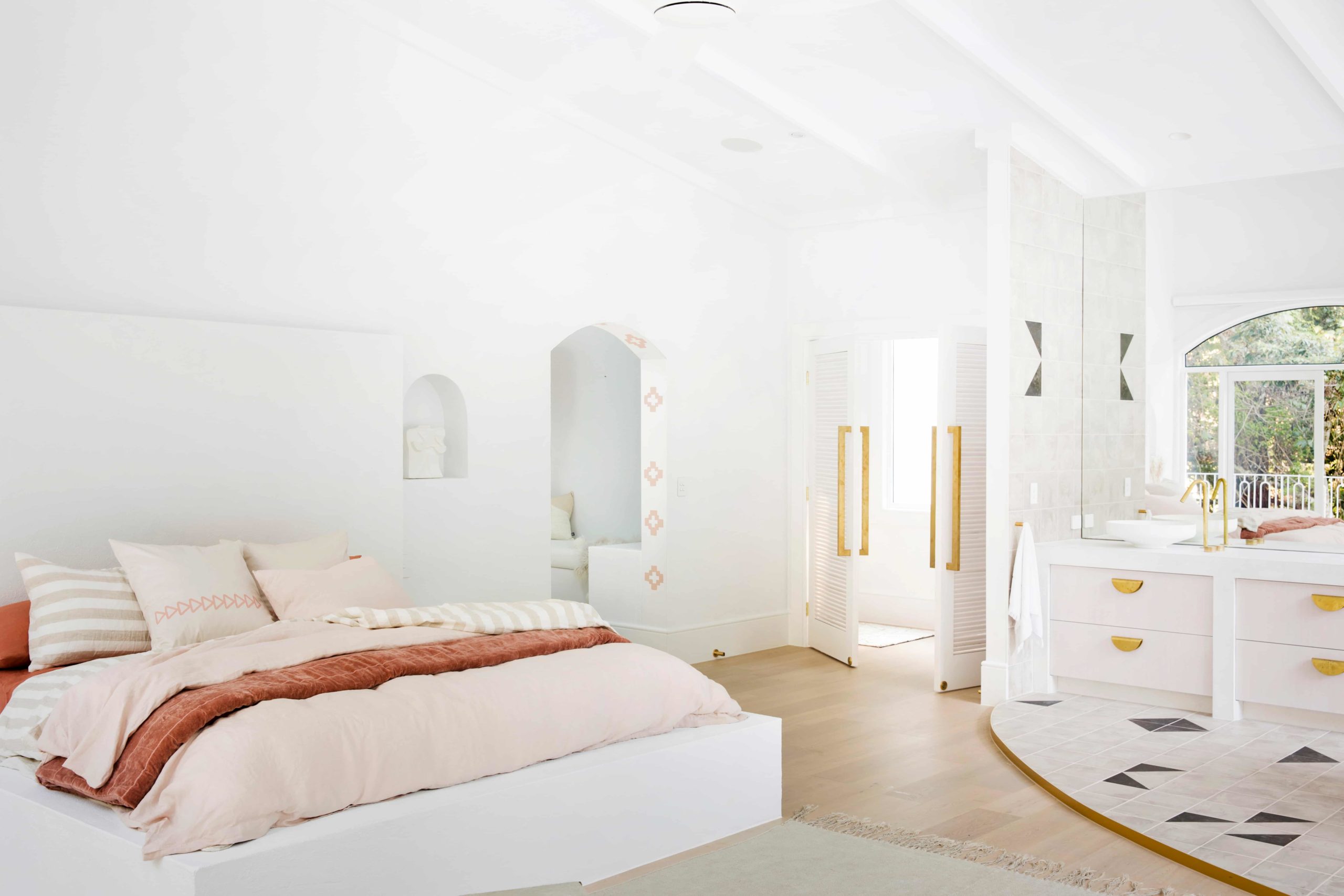 peppa hart modern mediterranean house tour master bedroom-1.4