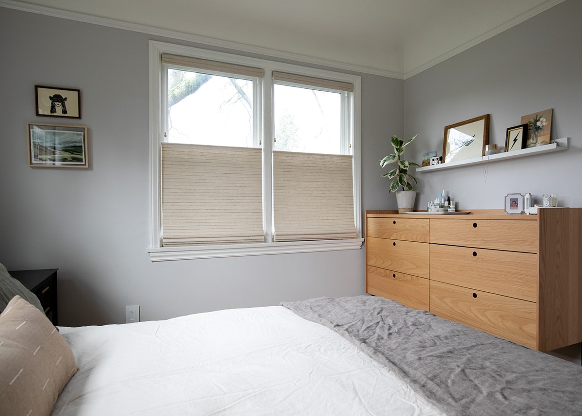 privacy blinds make all the difference in this tiny master bedroom