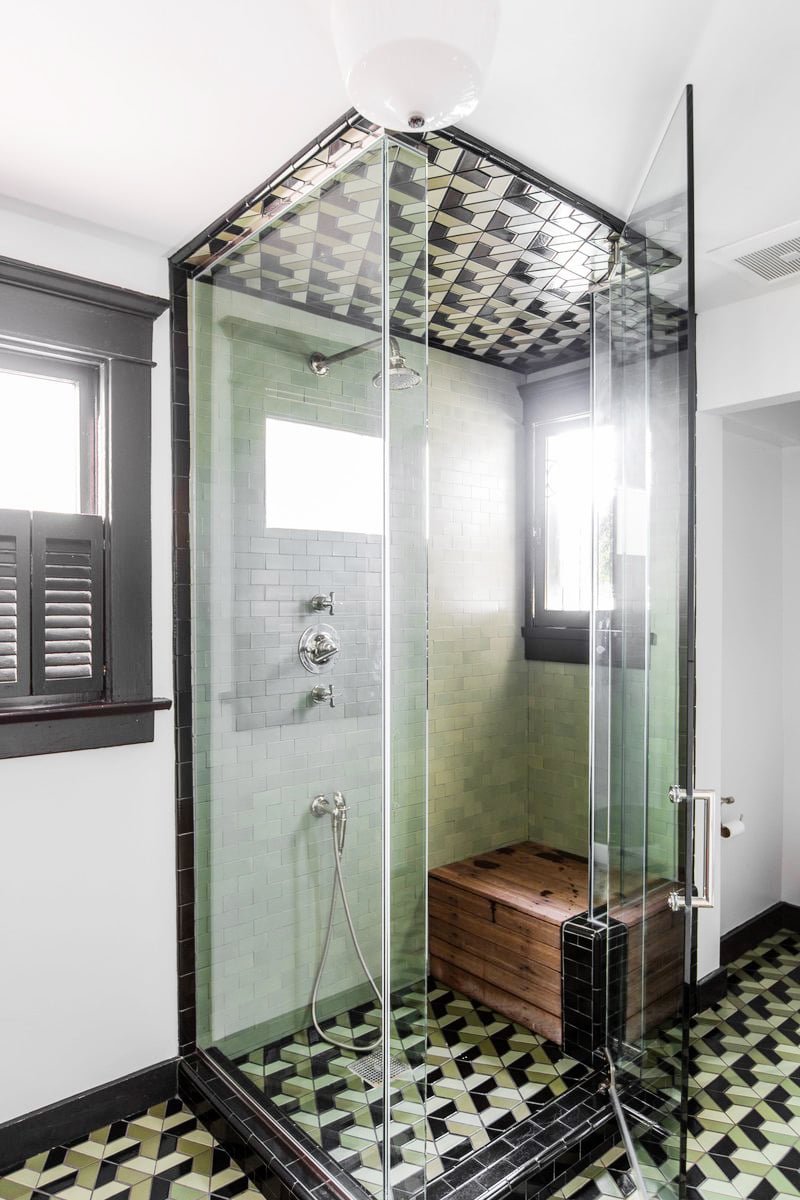 statement tile and vintage style in this vintage bath | via coco kelley