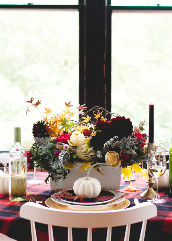 a holiday centerpiece DIY from cjp & co for coco+kelley