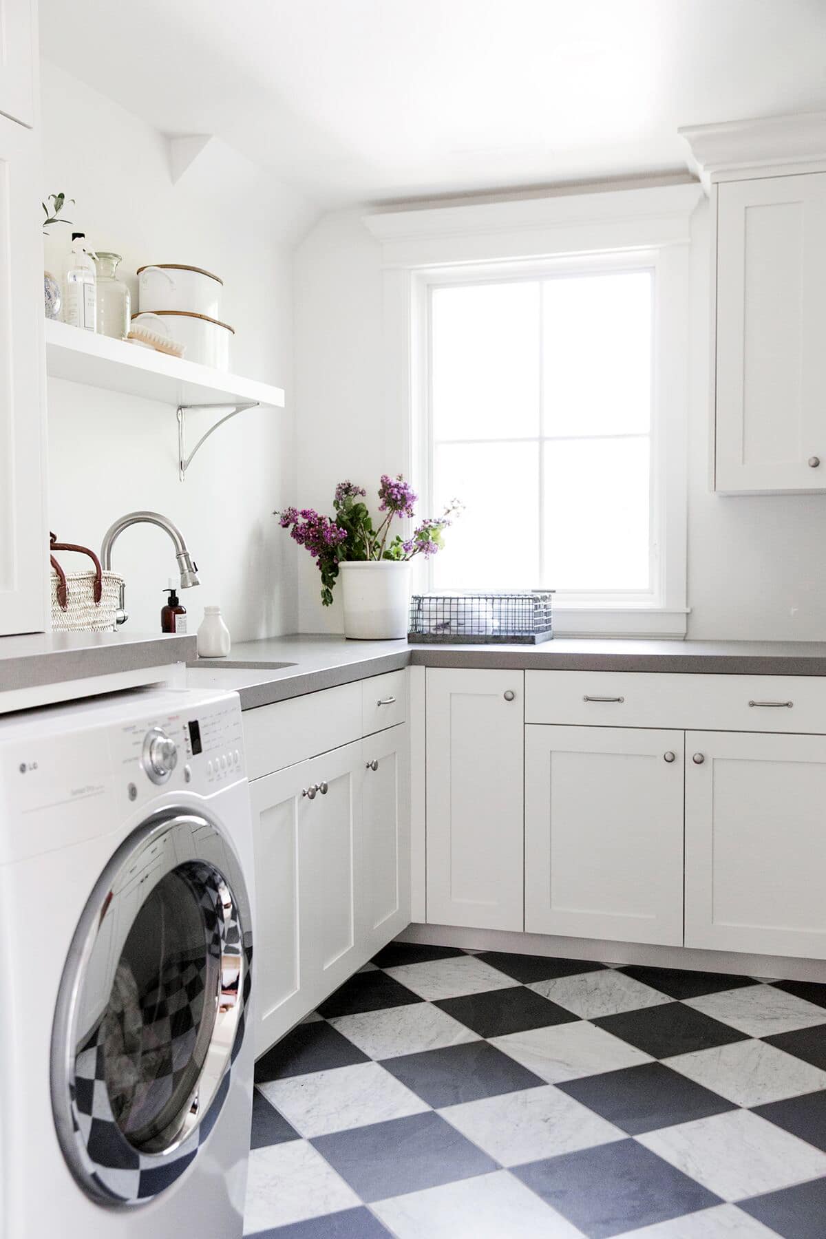 simple bright laundry room with black and white checkerboard tile by studio mcgee | coco kelleysimple bright laundry room with black and white checkerboard tile by studio mcgee | coco kelley