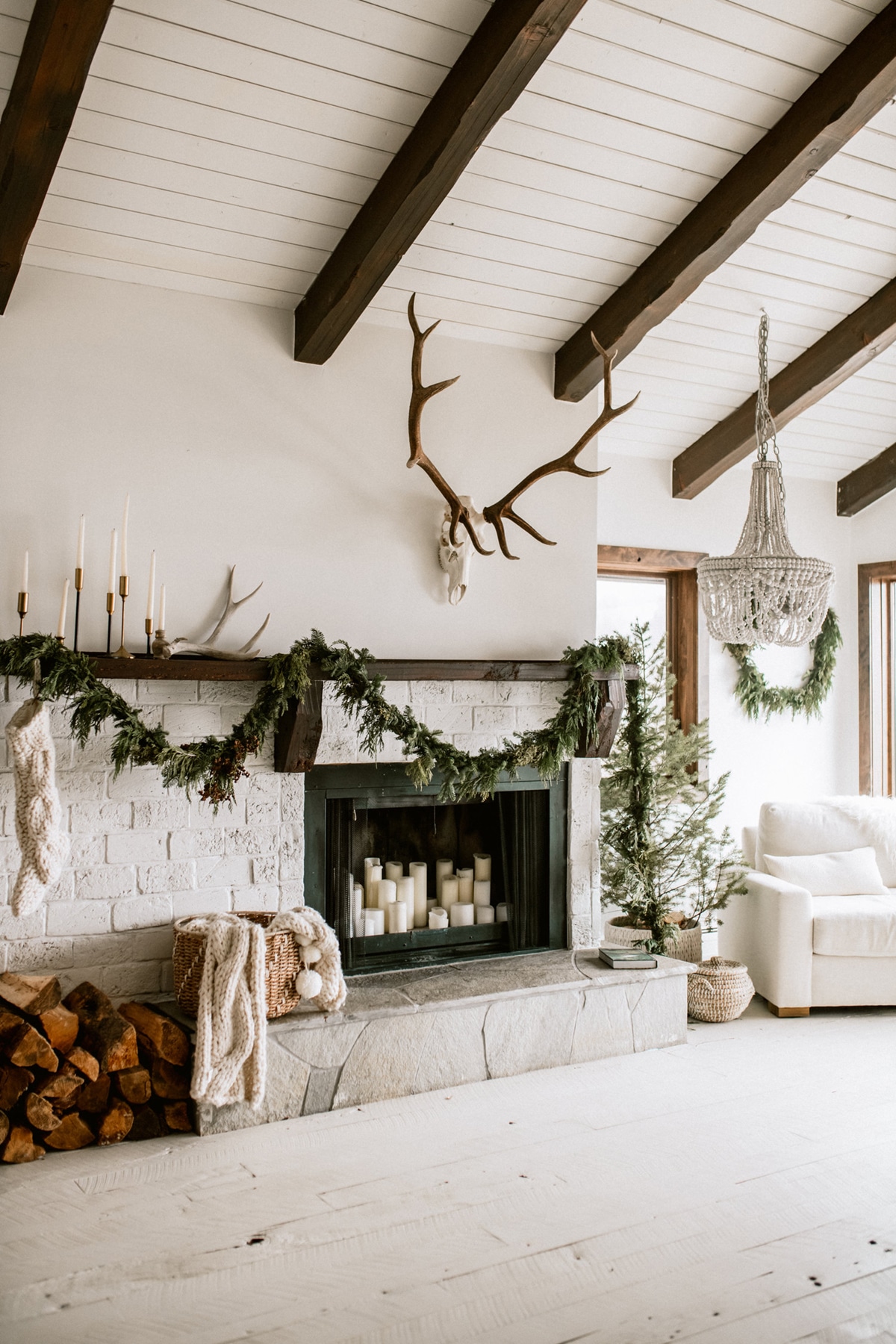simple minimal holiday decor in a midcentury ranch house by simply suzy | our favorite holiday home decor ideas on coco kelley