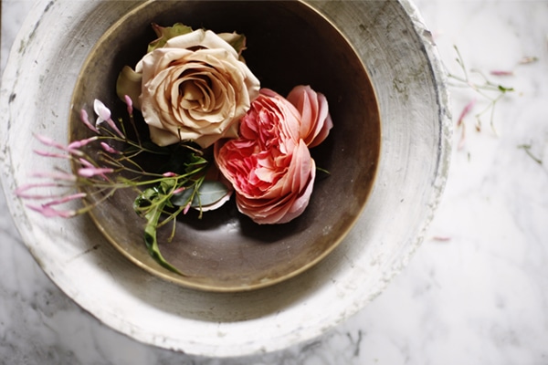 spring floral arrangement tutorial from cozbi jean and coco kelley  - float your floral scraps in a bowl