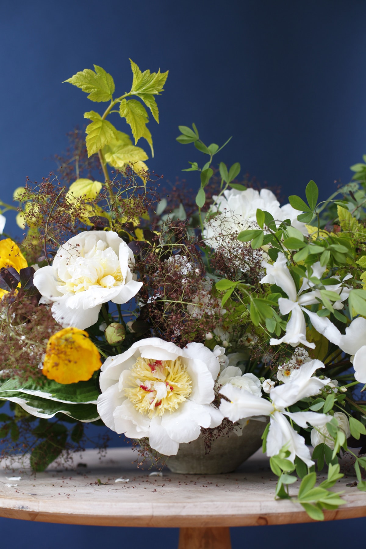a summer to fall floral tutorial in modern ikebana | via coco kelley