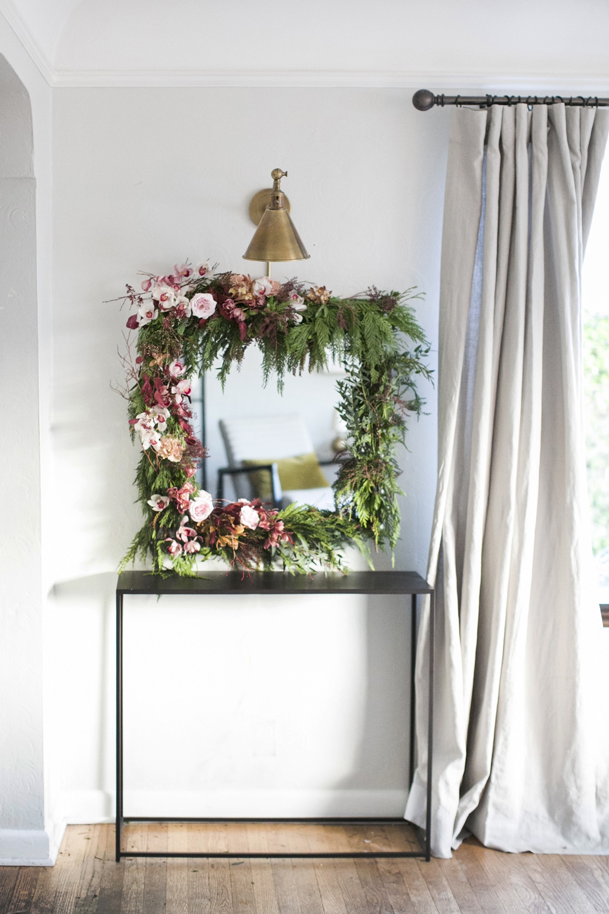 swap your wreath for a garland frame for the holidays | coco kelley