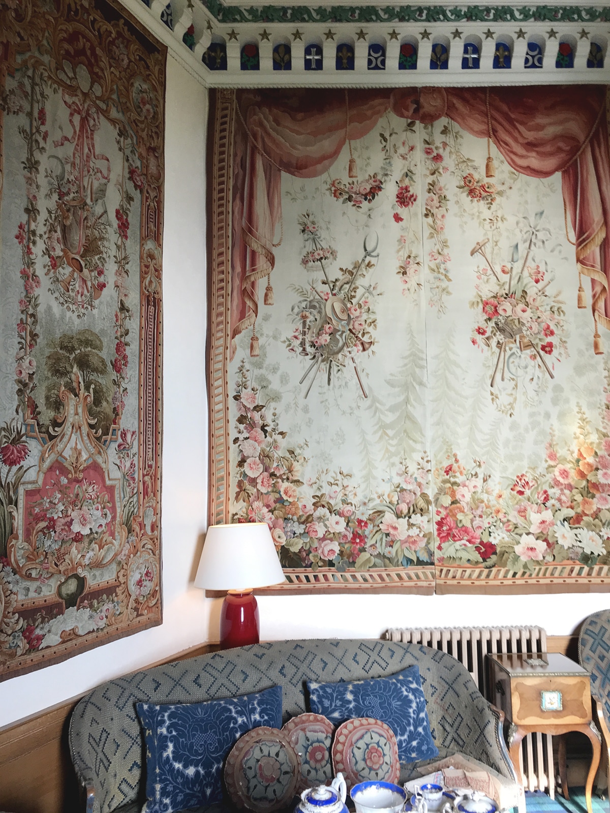 tapestry lined walls and amazing ceiling detail | dunrobin castle tour on coco kelley