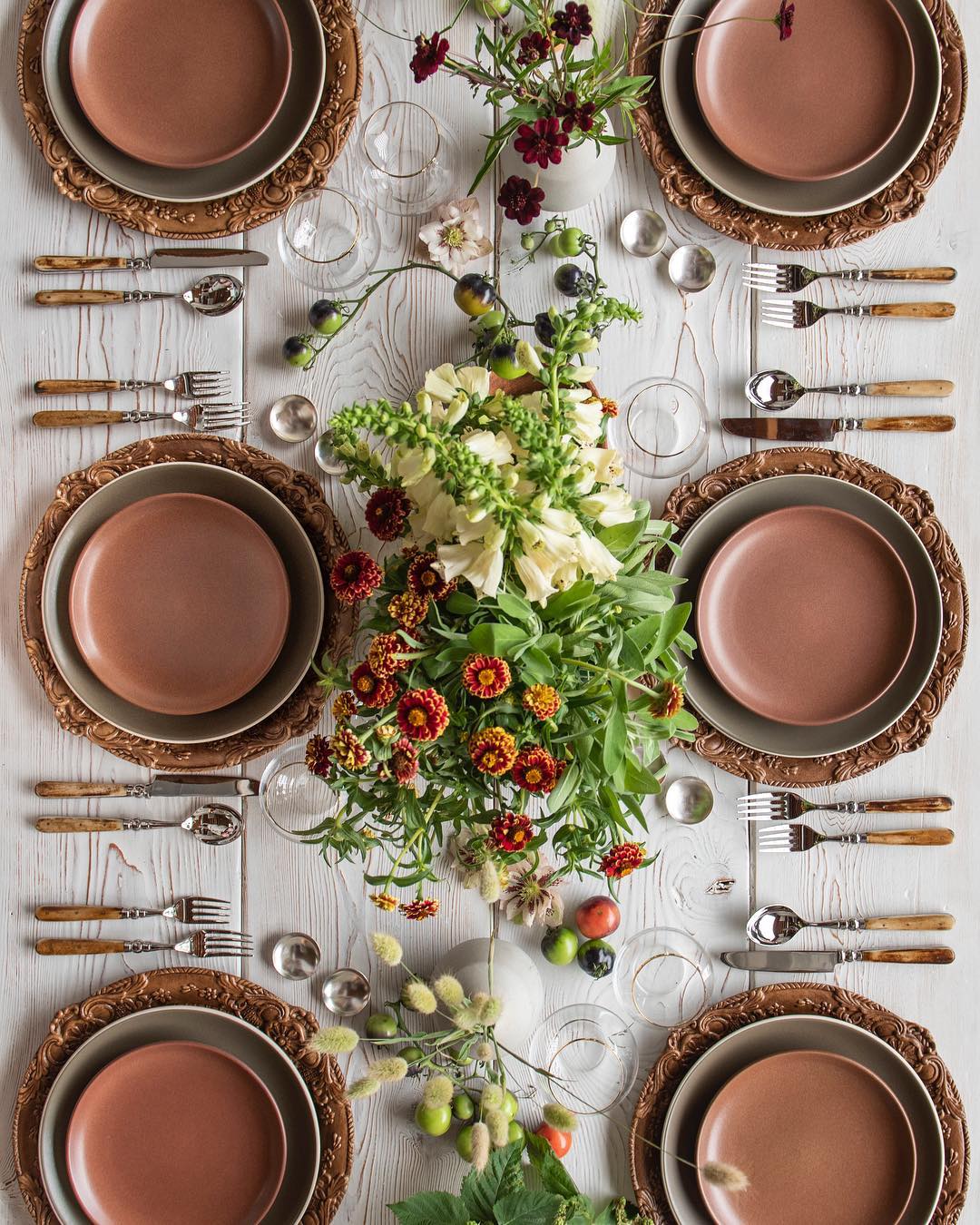 terra cotta dishes and fun florals for a fall table | inspiring thanksgiving table setting ideas on coco kelley
