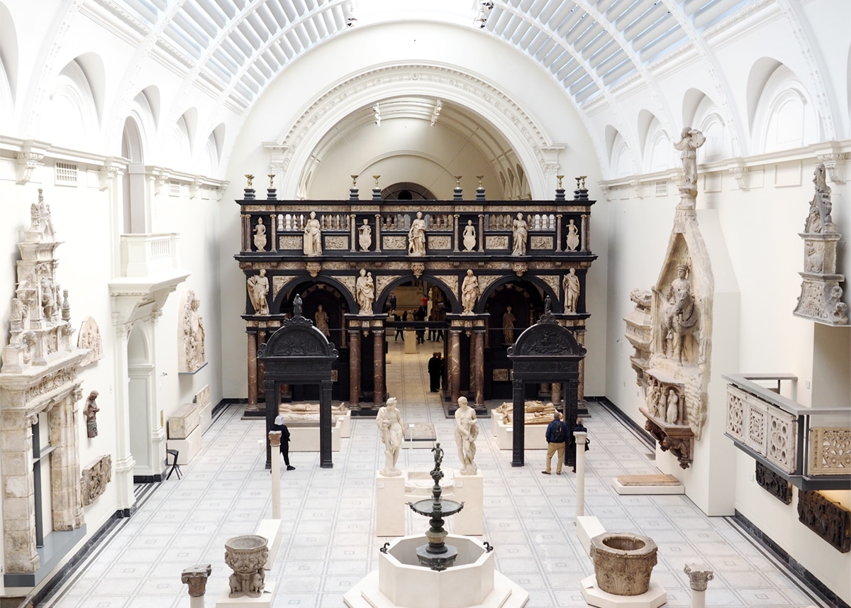 the stunning Victoria & Albert Museum with creamy marble architecture | 48 hour London city guide on coco kelley