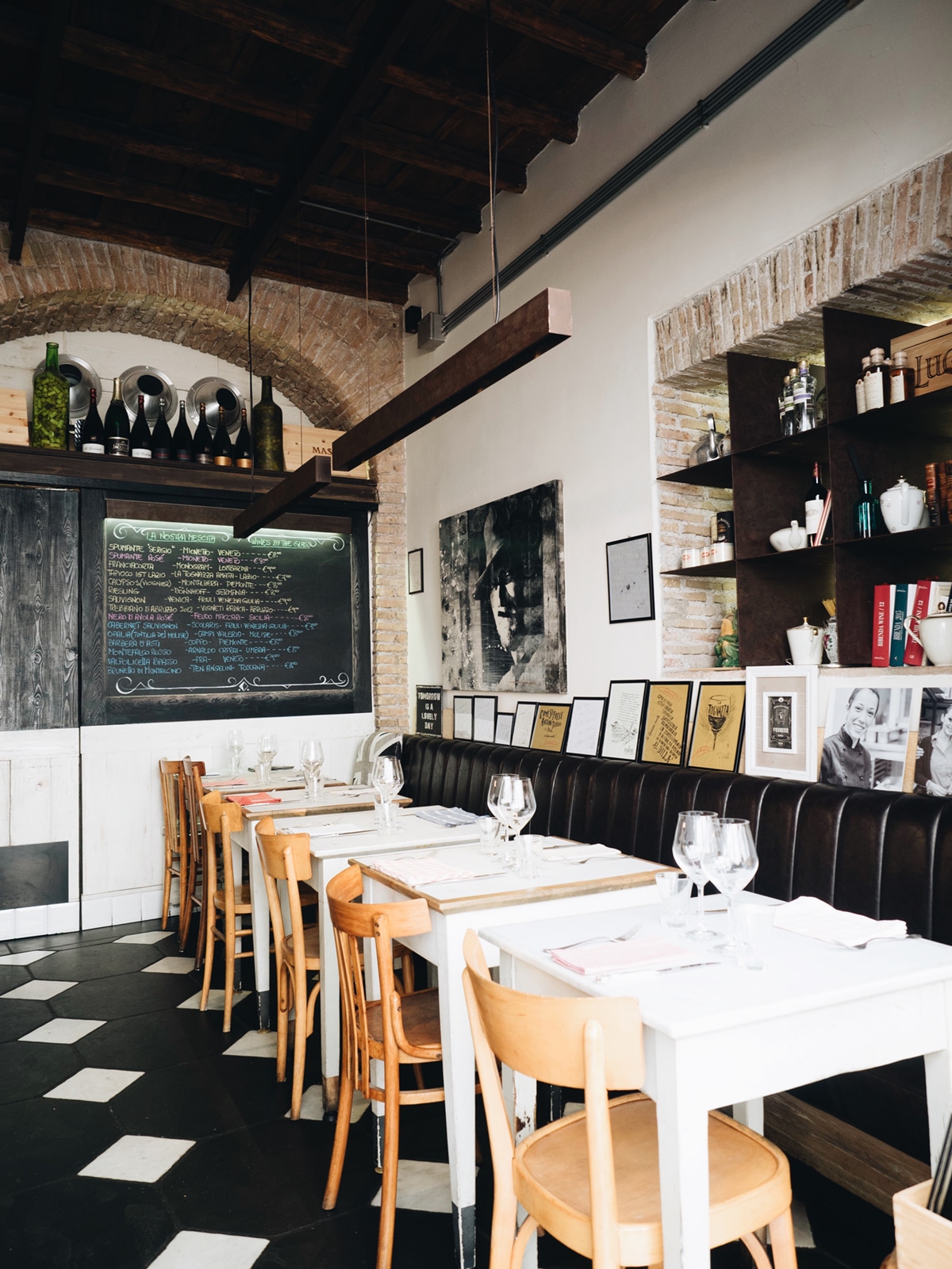 the interior of Dilla restaurant in Rome | travel guide via coco kelley