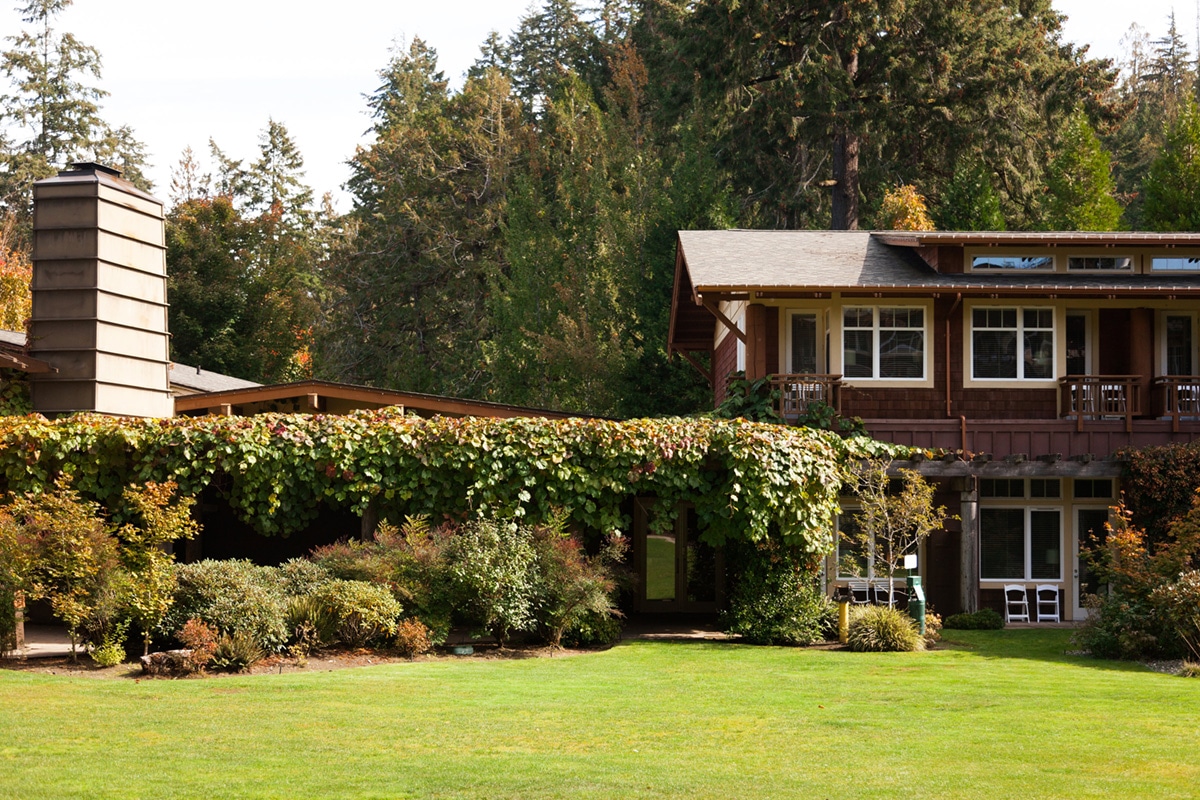 lush grounds and private rooms at the alderbrook resort in the pacific northwest | coco kelley