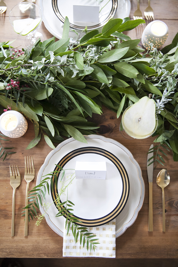 coordinate your signature cocktail with your holiday tabletop! | via coco+kelley