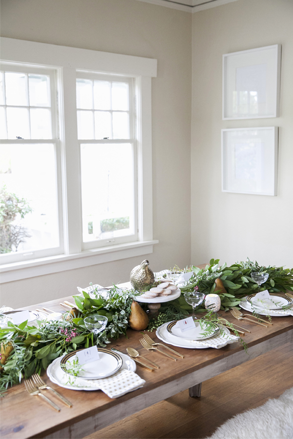 cozy natural table setting for your holiday table | coco+kelley
