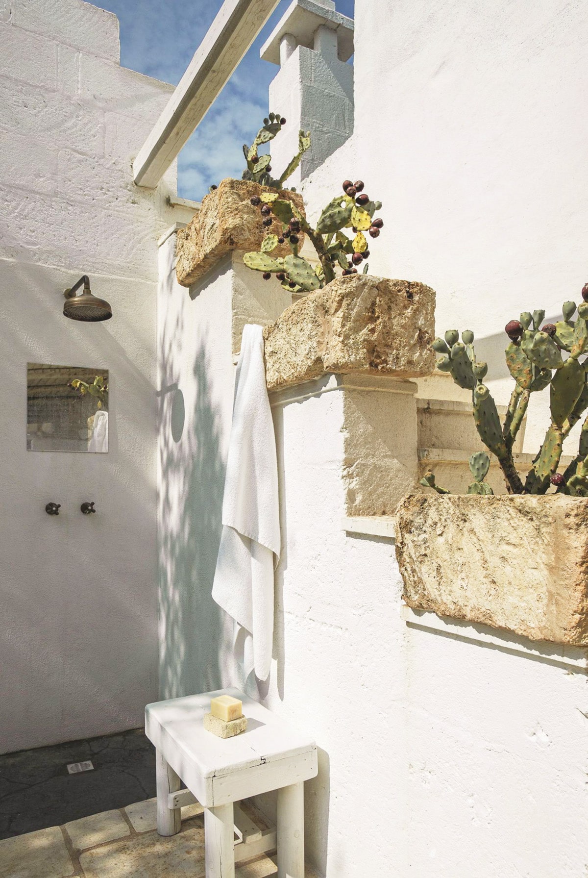 an outdoor shower in this vacation home in italy | coco kelley